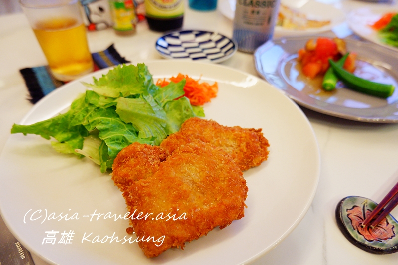 高雄で作ったサクサクの豚ヒレカツとグリーンサラダ